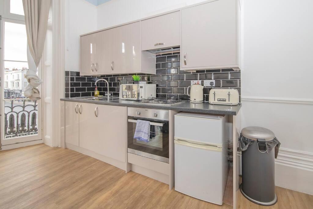 Flash Sales Offer - Any Week Day No Minimum Night Restrictions Central Hove 1 Bedroom Flat Bn38Bru02 Dış mekan fotoğraf